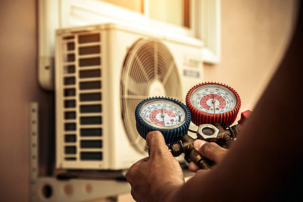 Professional Hvac technician working in Albany, MO